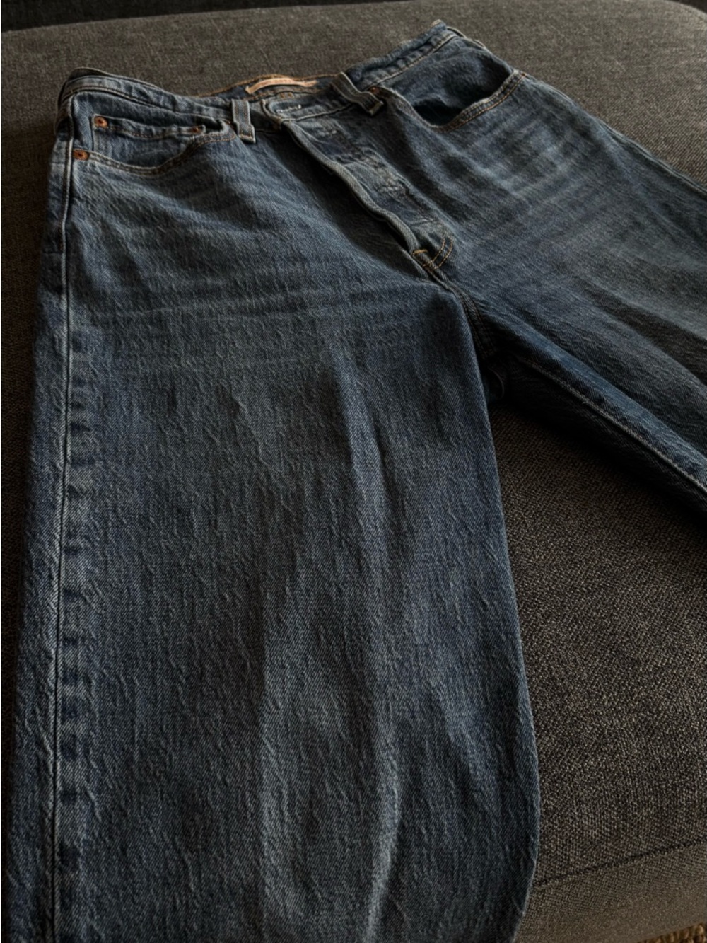 Aritzia Levi’s Rib Cage Straight Ankle Jeans